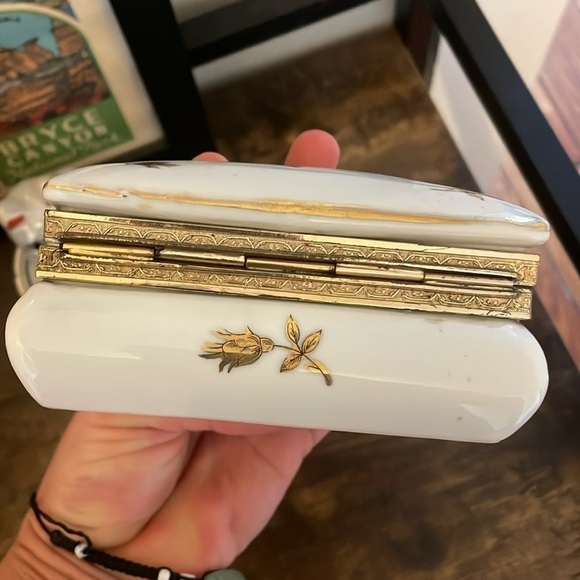 White and gold China trinket box - Picture 5 of 5